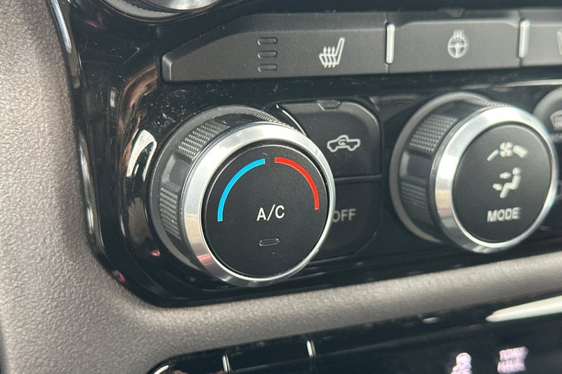 Ram 1500 Vehicle Full-screen Gallery Image 28