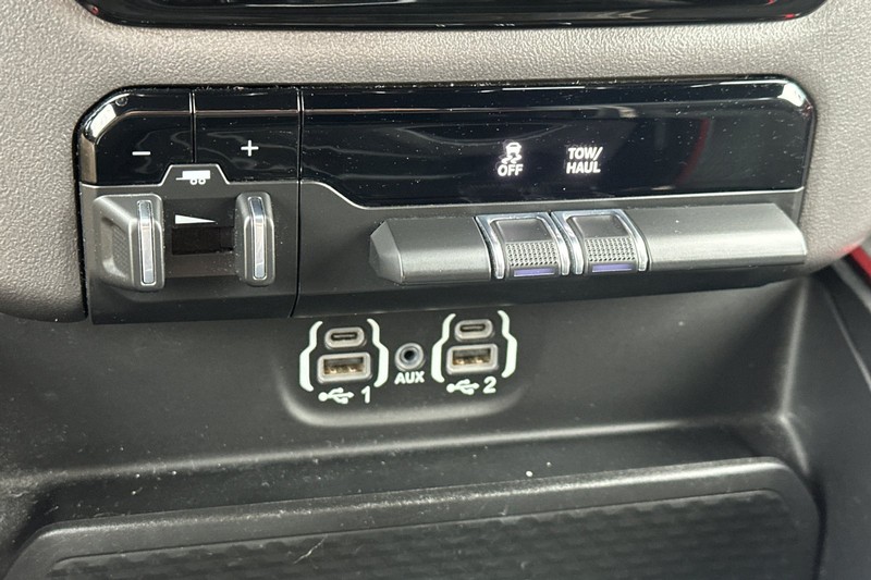 Ram 1500 Vehicle Full-screen Gallery Image 30