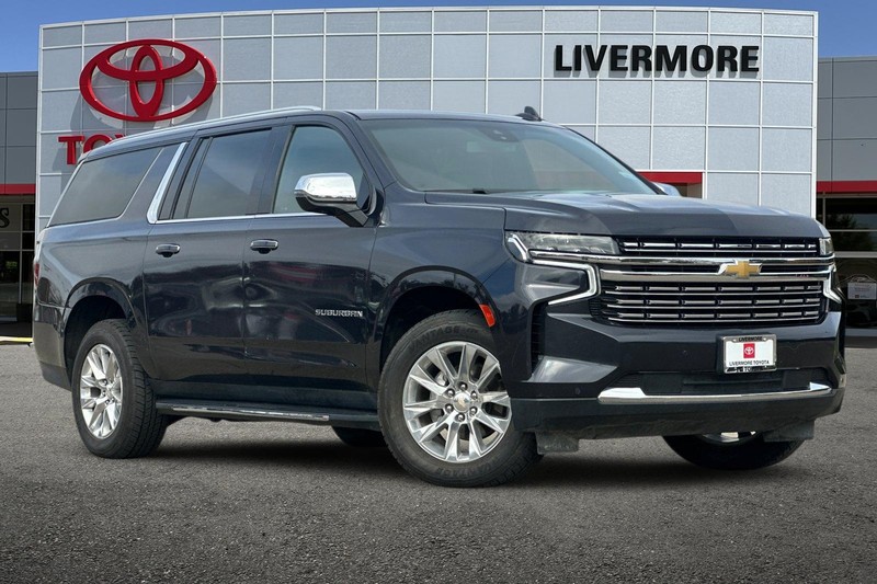 Chevrolet Suburban Vehicle Full-screen Gallery Image 02