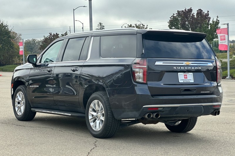 Chevrolet Suburban Vehicle Full-screen Gallery Image 06