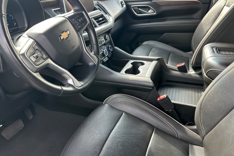 Chevrolet Suburban Vehicle Full-screen Gallery Image 10