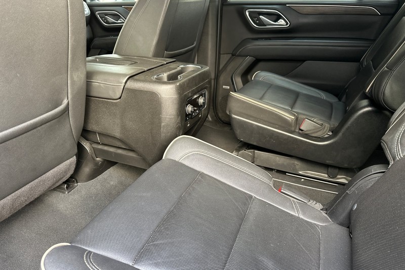 Chevrolet Suburban Vehicle Full-screen Gallery Image 14