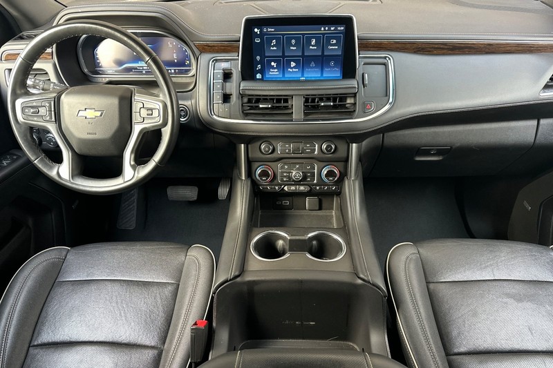 Chevrolet Suburban Vehicle Full-screen Gallery Image 15