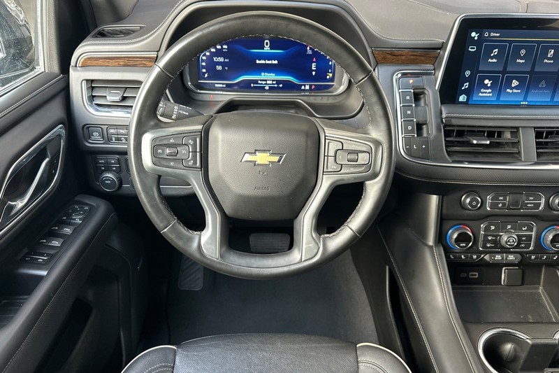 Chevrolet Suburban Vehicle Full-screen Gallery Image 16