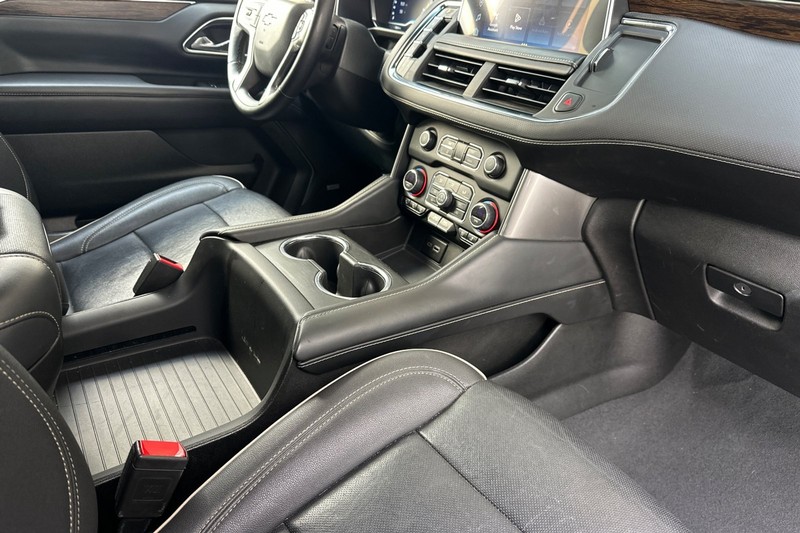 Chevrolet Suburban Vehicle Full-screen Gallery Image 20