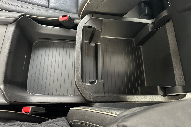 Chevrolet Suburban Vehicle Full-screen Gallery Image 33