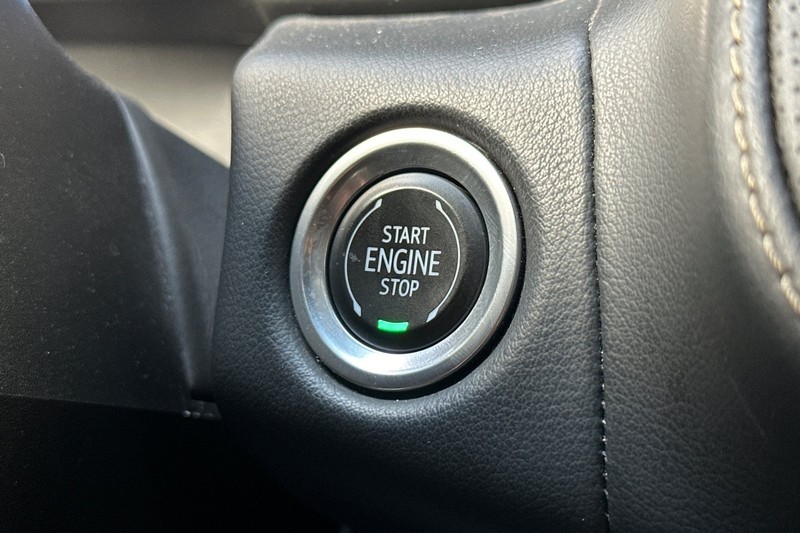 Chevrolet Suburban Vehicle Full-screen Gallery Image 35