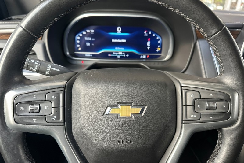 Chevrolet Suburban Vehicle Full-screen Gallery Image 36