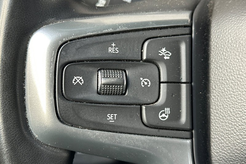 Chevrolet Suburban Vehicle Full-screen Gallery Image 37