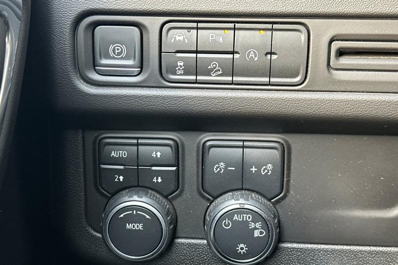 Chevrolet Suburban Vehicle Full-screen Gallery Image 42