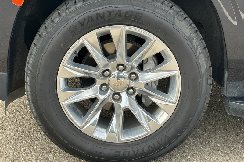 Chevrolet Suburban Vehicle Full-screen Gallery Image 45