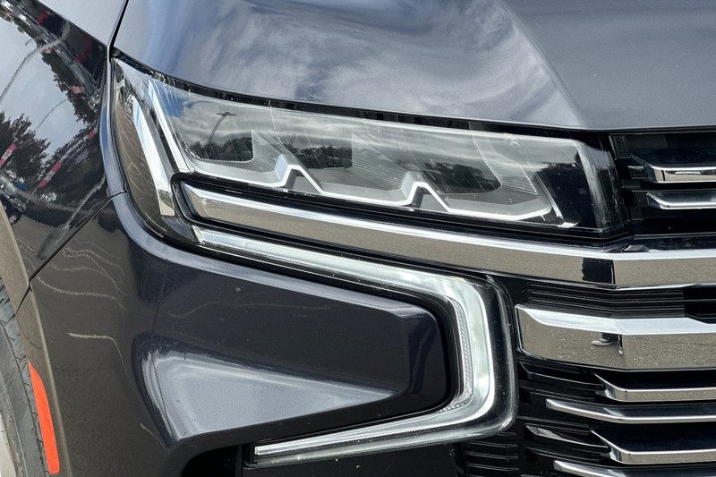 Chevrolet Suburban Vehicle Full-screen Gallery Image 46