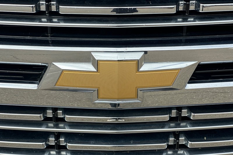 Chevrolet Suburban Vehicle Full-screen Gallery Image 47