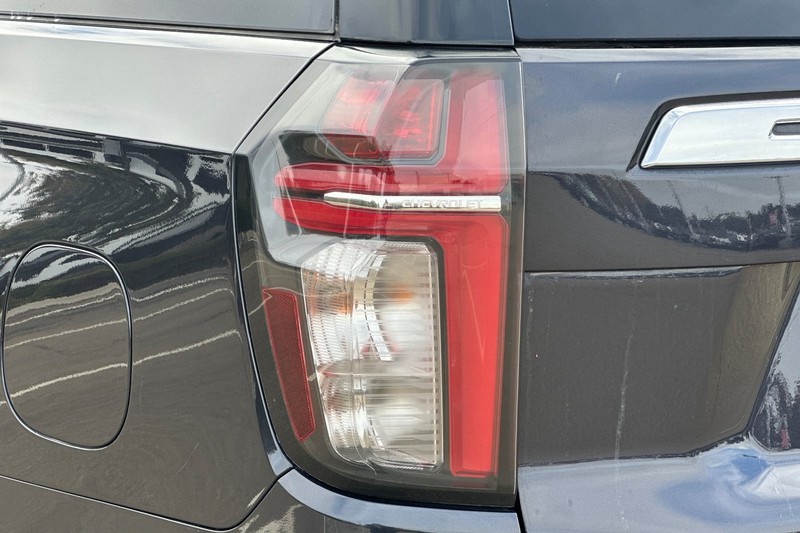 Chevrolet Suburban Vehicle Full-screen Gallery Image 48