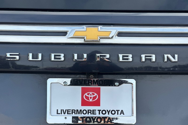 Chevrolet Suburban Vehicle Full-screen Gallery Image 49