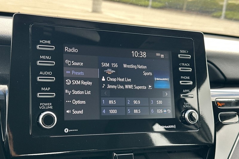 Toyota Camry Vehicle Full-screen Gallery Image 25