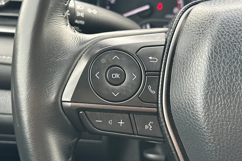 Toyota Camry Vehicle Full-screen Gallery Image 35