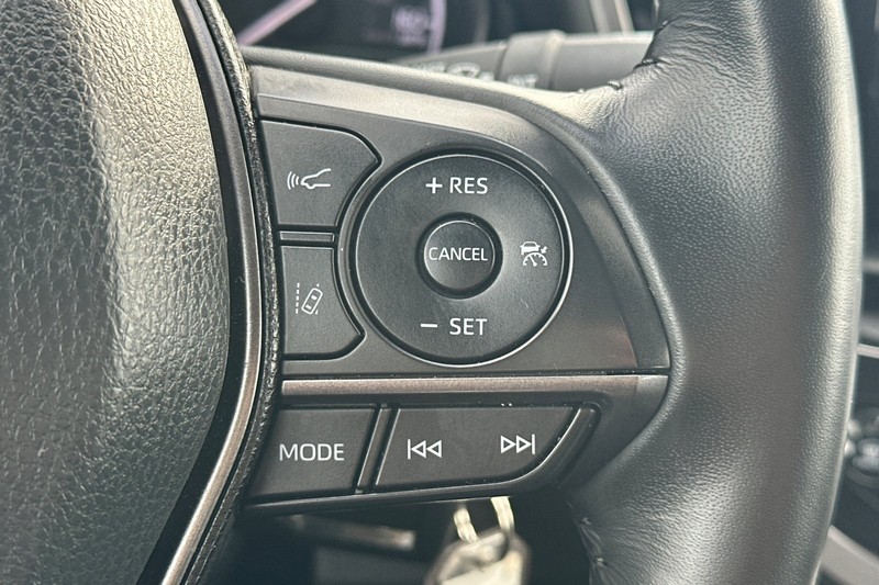 Toyota Camry Vehicle Full-screen Gallery Image 37