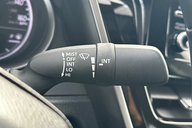 Toyota Camry Vehicle Full-screen Gallery Image 38