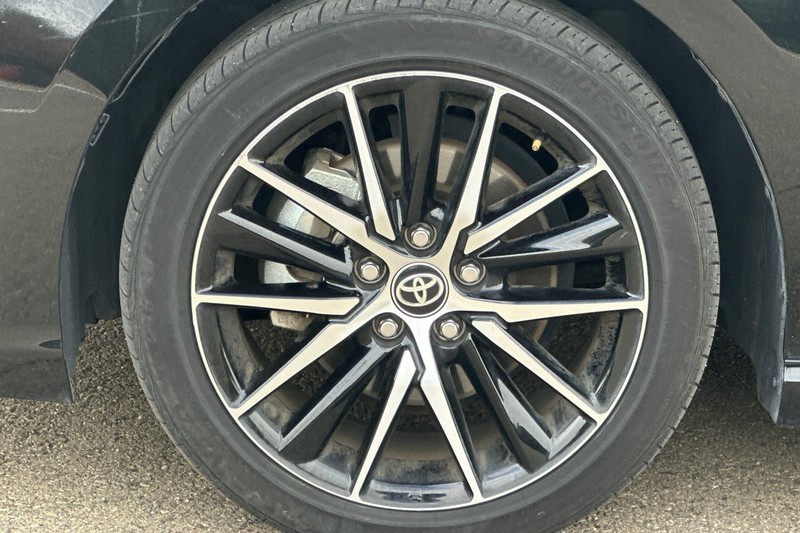 Toyota Camry Vehicle Full-screen Gallery Image 43