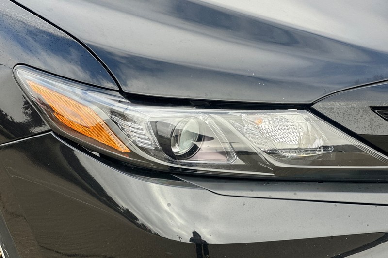 Toyota Camry Vehicle Full-screen Gallery Image 44