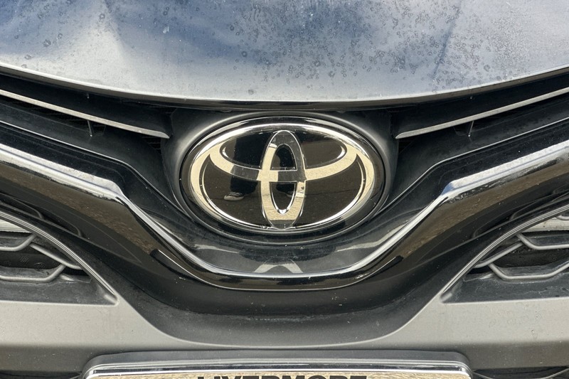 Toyota Camry Vehicle Full-screen Gallery Image 45