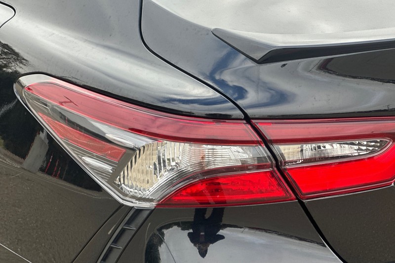 Toyota Camry Vehicle Full-screen Gallery Image 46