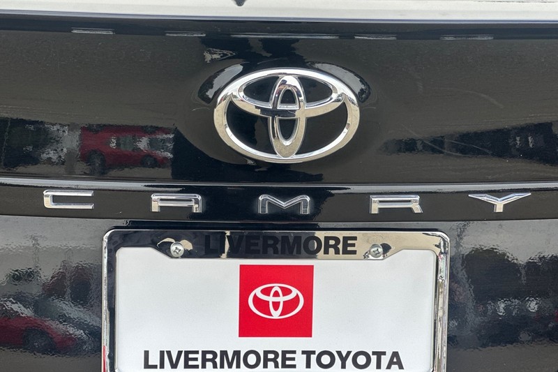 Toyota Camry Vehicle Full-screen Gallery Image 47