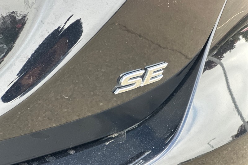 Toyota Camry Vehicle Full-screen Gallery Image 49