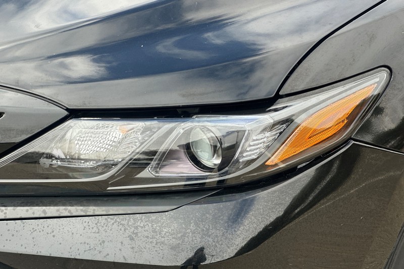 Toyota Camry Vehicle Full-screen Gallery Image 50