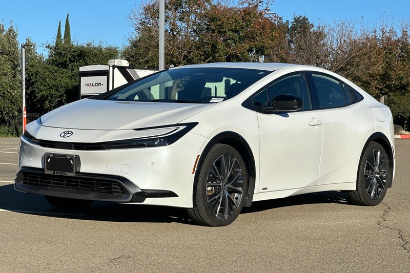 Toyota Prius Vehicle Full-screen Gallery Image 08