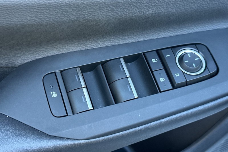 Toyota Prius Vehicle Full-screen Gallery Image 12