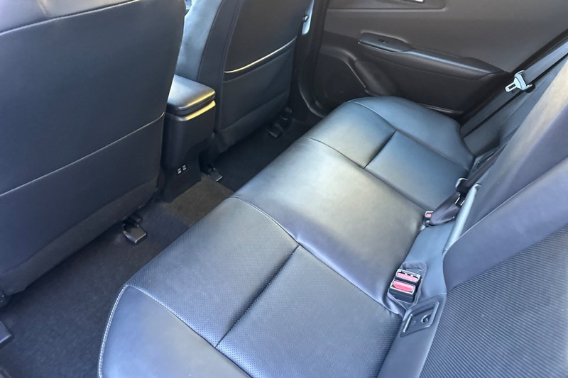 Toyota Prius Vehicle Full-screen Gallery Image 14