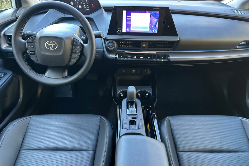Toyota Prius Vehicle Full-screen Gallery Image 15