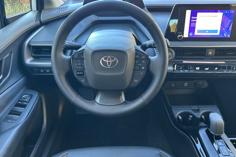 Toyota Prius Vehicle Full-screen Gallery Image 16