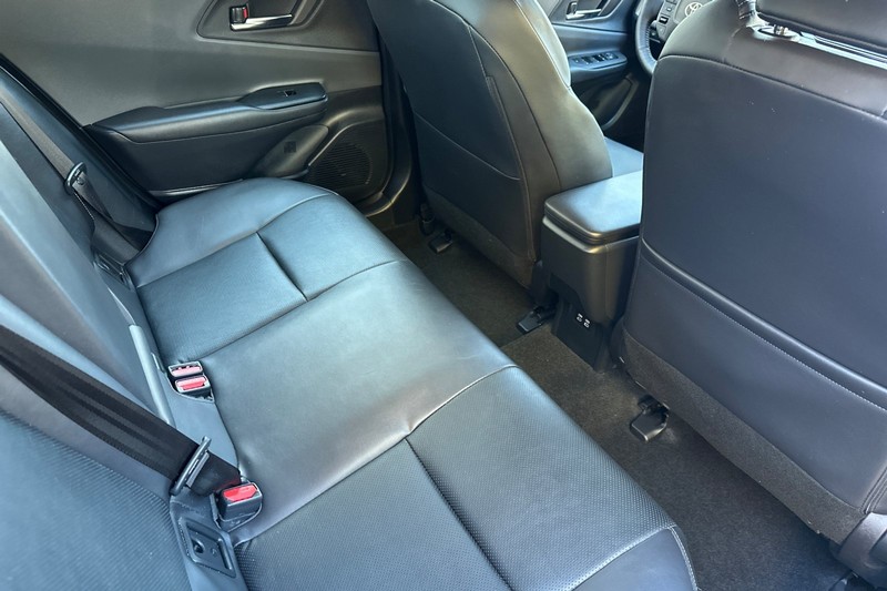 Toyota Prius Vehicle Full-screen Gallery Image 18