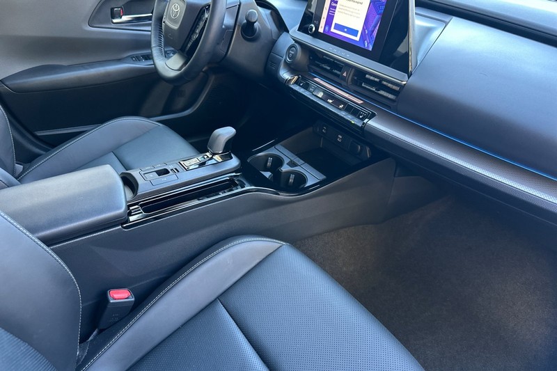 Toyota Prius Vehicle Full-screen Gallery Image 19