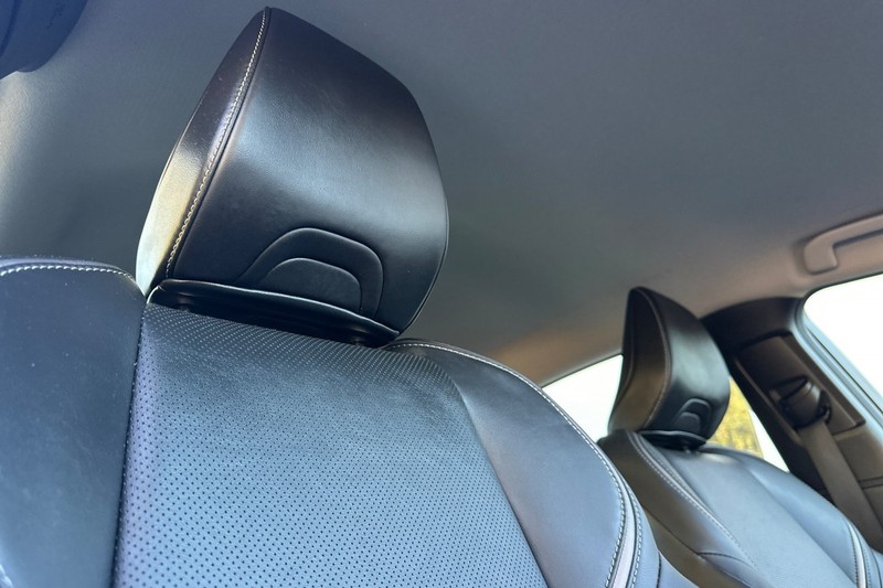 Toyota Prius Vehicle Full-screen Gallery Image 20