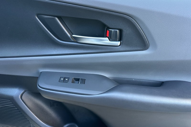 Toyota Prius Vehicle Full-screen Gallery Image 21