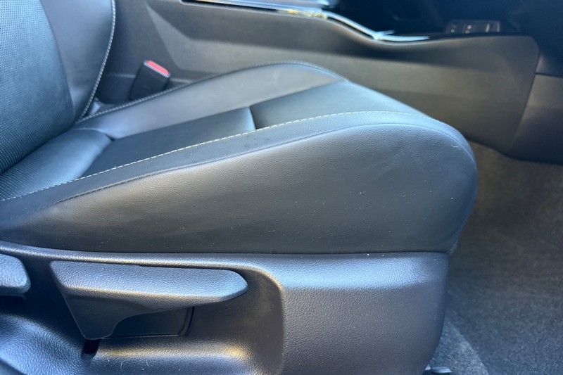 Toyota Prius Vehicle Full-screen Gallery Image 23