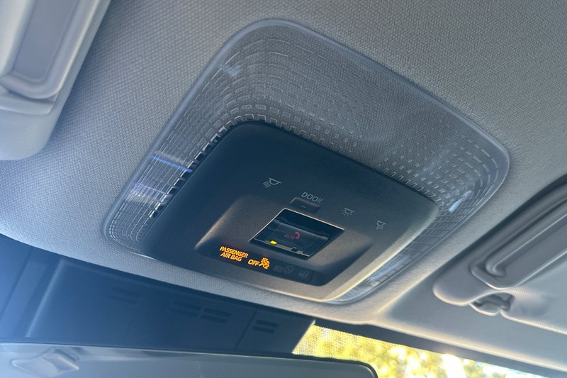 Toyota Prius Vehicle Full-screen Gallery Image 24