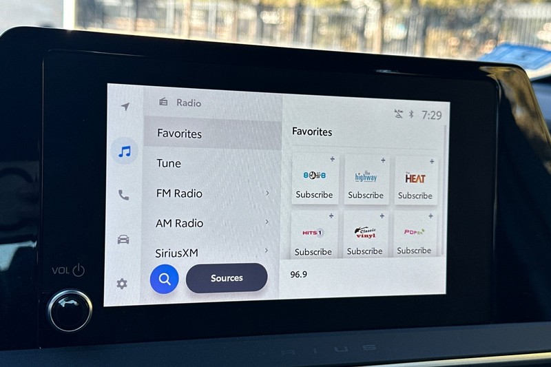 Toyota Prius Vehicle Full-screen Gallery Image 26