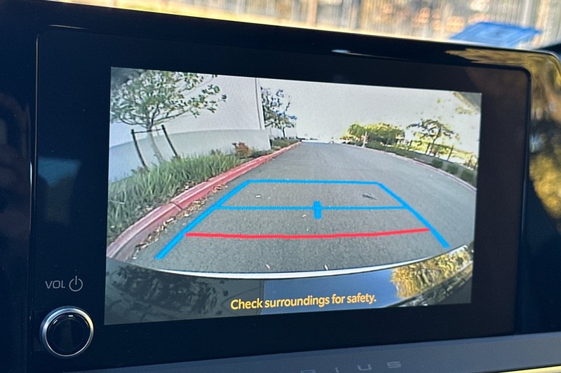 Toyota Prius Vehicle Full-screen Gallery Image 27