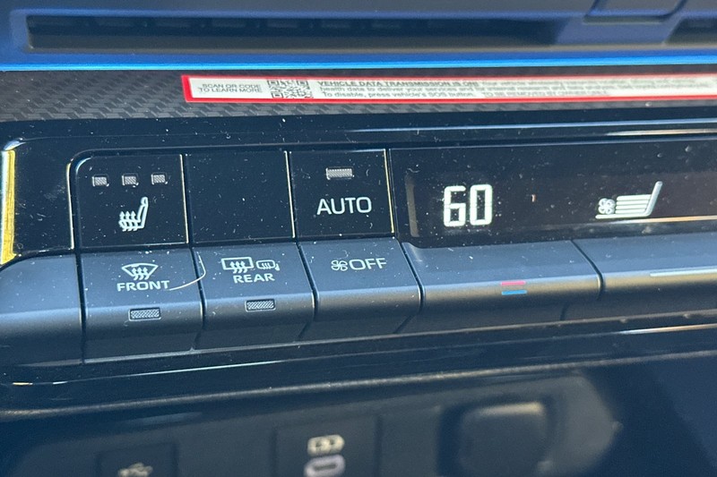 Toyota Prius Vehicle Full-screen Gallery Image 29