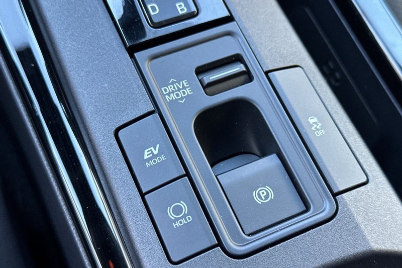 Toyota Prius Vehicle Full-screen Gallery Image 32