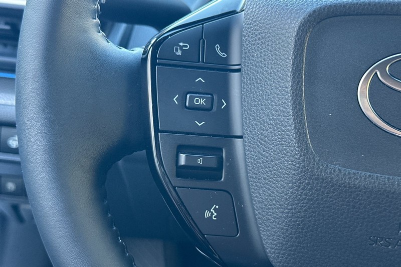 Toyota Prius Vehicle Full-screen Gallery Image 37