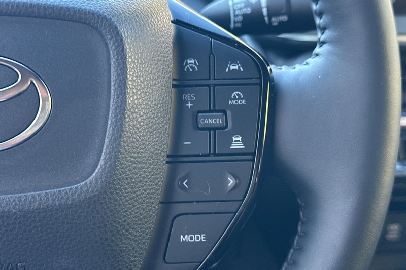 Toyota Prius Vehicle Full-screen Gallery Image 39