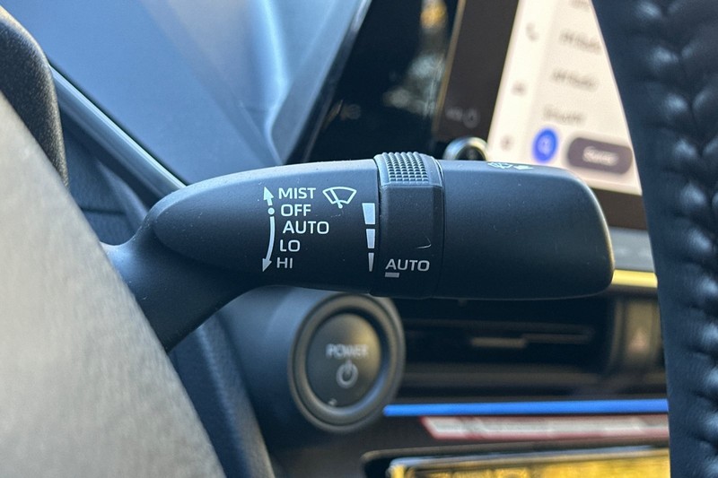 Toyota Prius Vehicle Full-screen Gallery Image 40