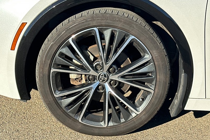 Toyota Prius Vehicle Full-screen Gallery Image 45