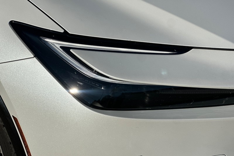 Toyota Prius Vehicle Full-screen Gallery Image 46